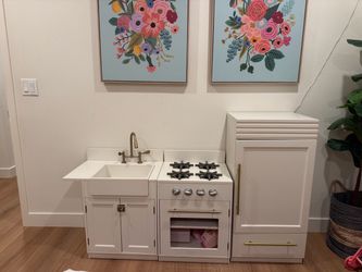 Pottery Barn Kids Chelsea Play Kitchen
