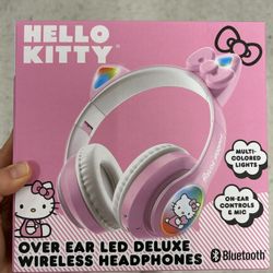 NWT Hello Kitty over ear LED delux Bluetooth Headphones