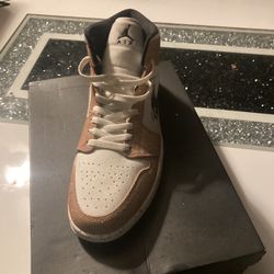 Air Jordan 1 Mid SE Size 12
