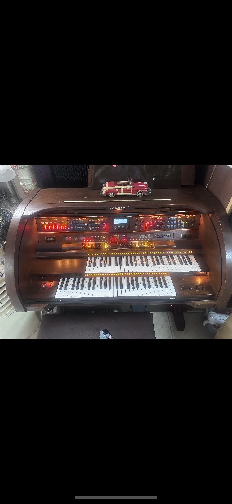 Lowrey Legacy Organ
