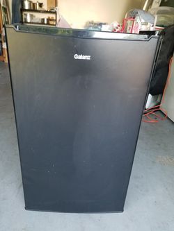 GANTZ COLLEGE SIZE FRIDGE, MICROWAVE AND TV