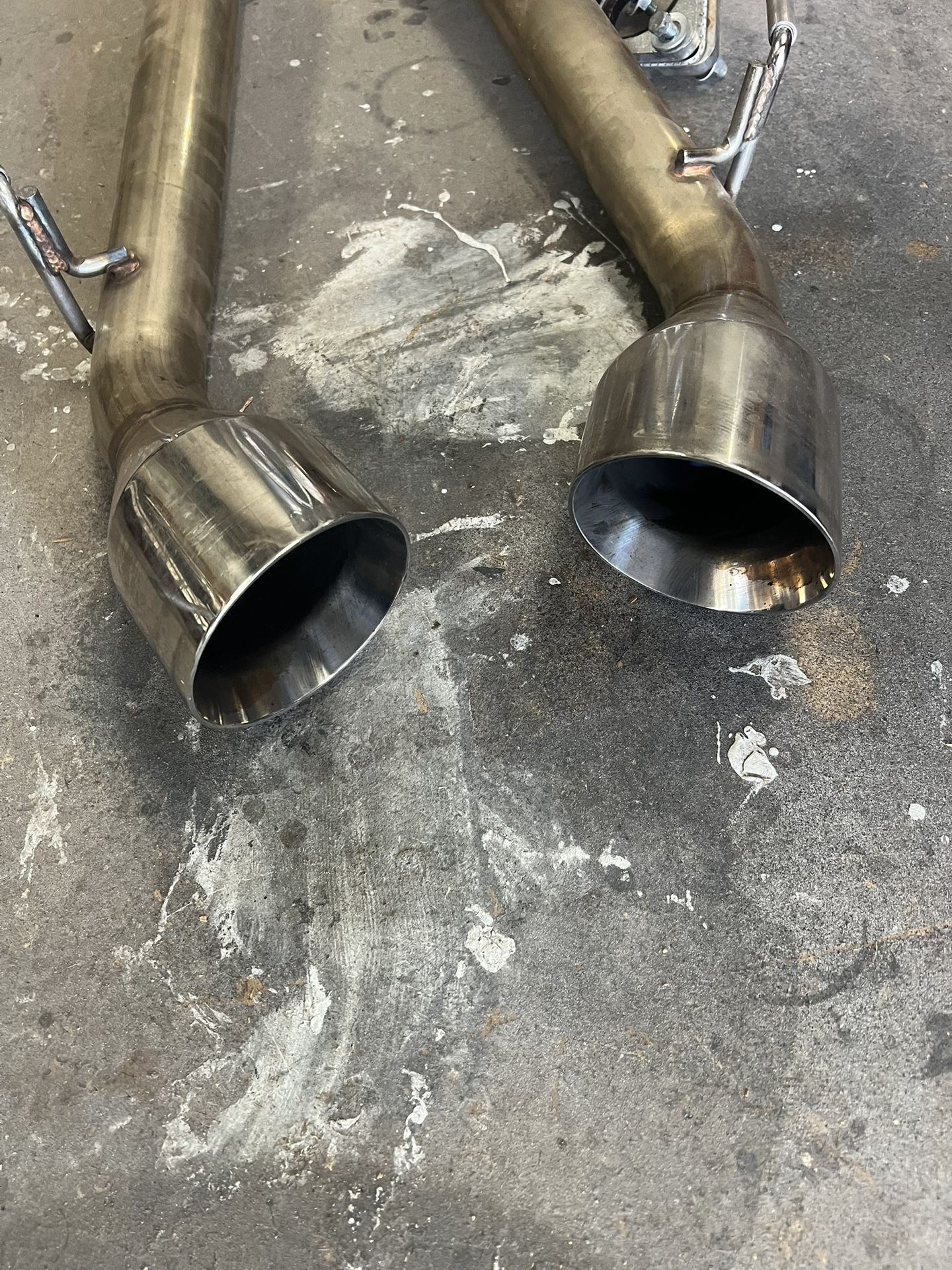 HZ MOTORSPORT Axleback Exhaust Tips
