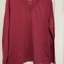 L.L.Bean women’s v neck red color %100 cotton shirt size large