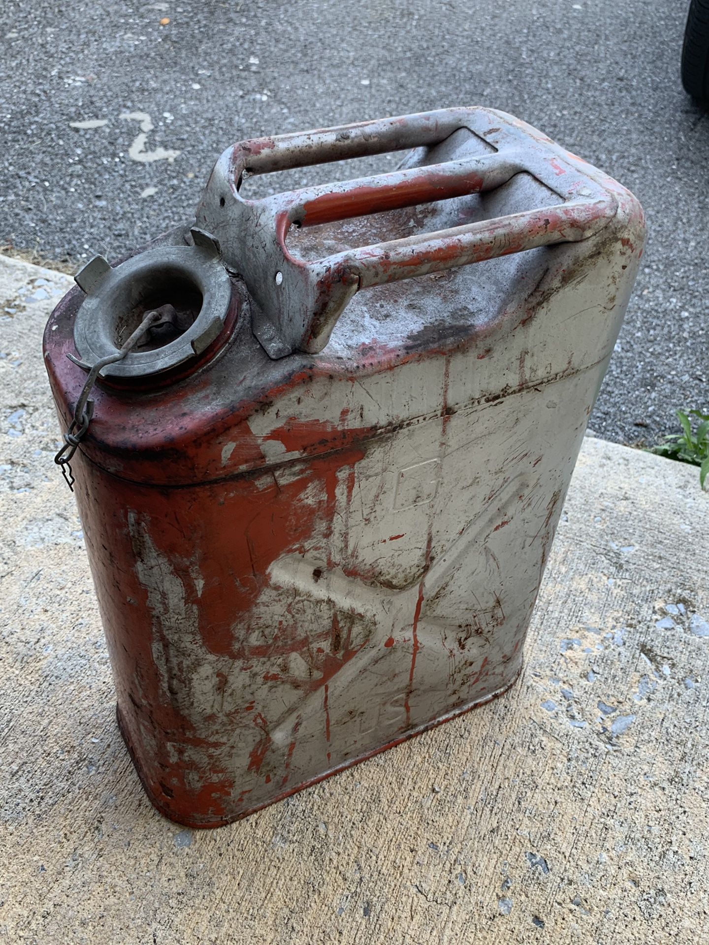 Old metal 5 gallon fuel tank. Does not have spout.