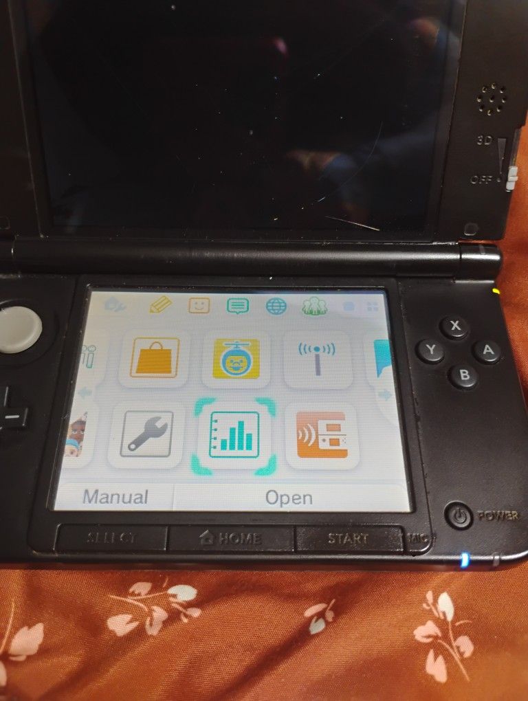 Nintendo 3DS XL (Top Screen Needs To Be Replaced)