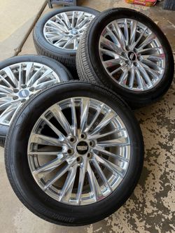 Cadillac Escalade 22” OEM wheels 6Lug