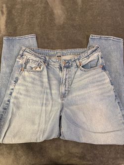 Light Washed Distressed Jeans
