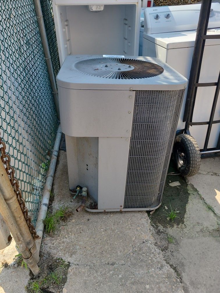 3 & Half Ton Straight Air Unit. Fully Charged W/134