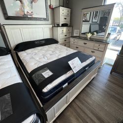 4pc White Queen Bed Set