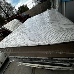 Queen Size Matress And Box Spring 