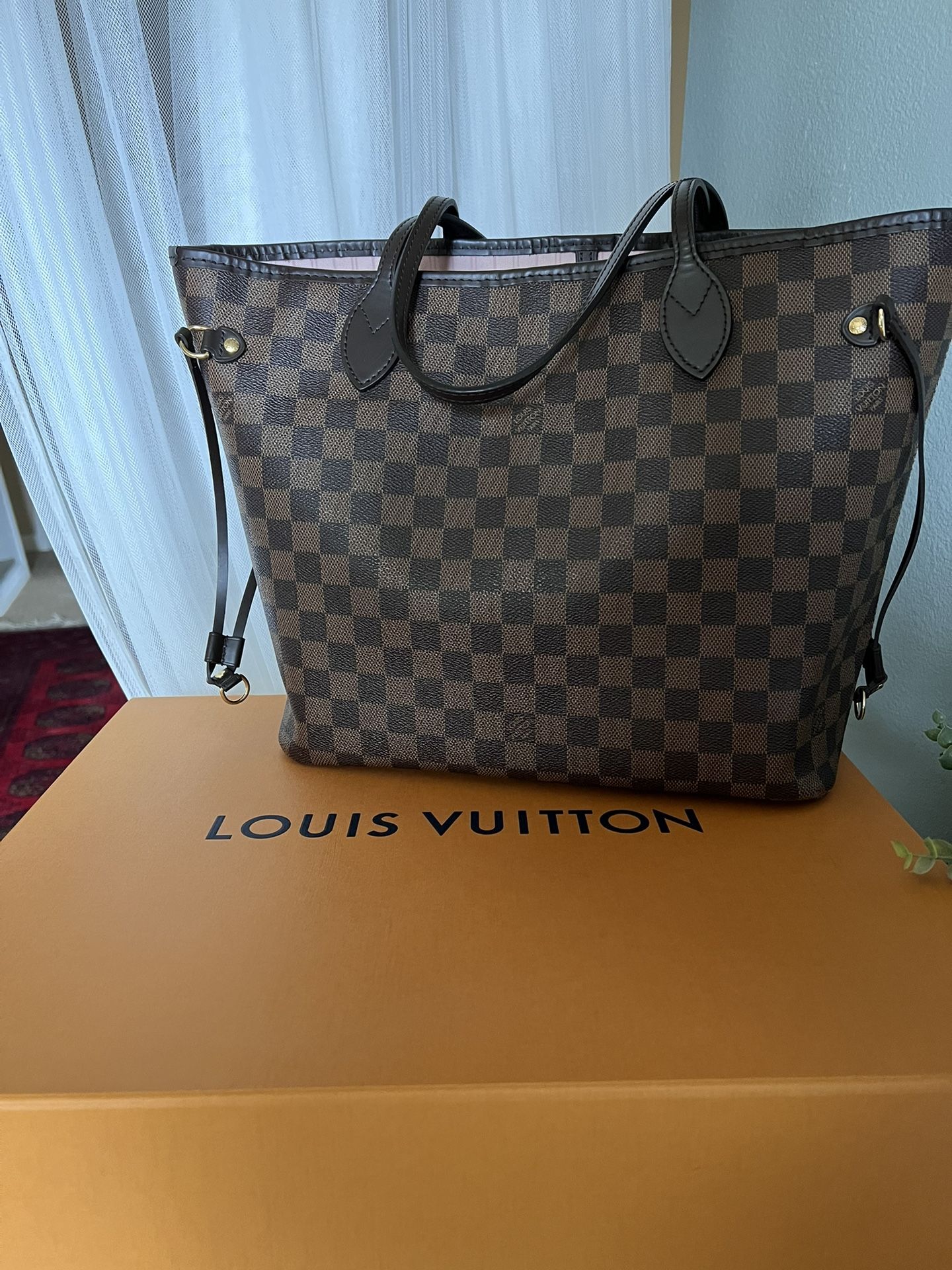Authentic- Louis Vuitton Neverfull MM