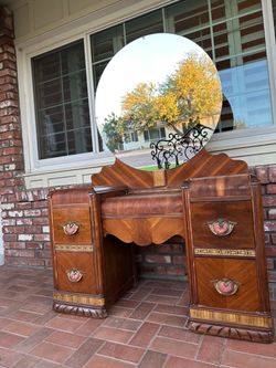 Antique Art Deco Vanity with Round Mirror