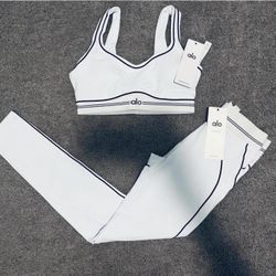 White 2-piece Alo Yoga set 