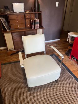 Cort Oscar Leather Living Room Chair