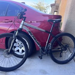 Schwinn bike 27.5 aluminum frame an disc brakes