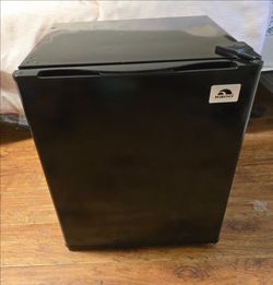 Igloo 2.6 cu ft Compact Refrigerator, Black