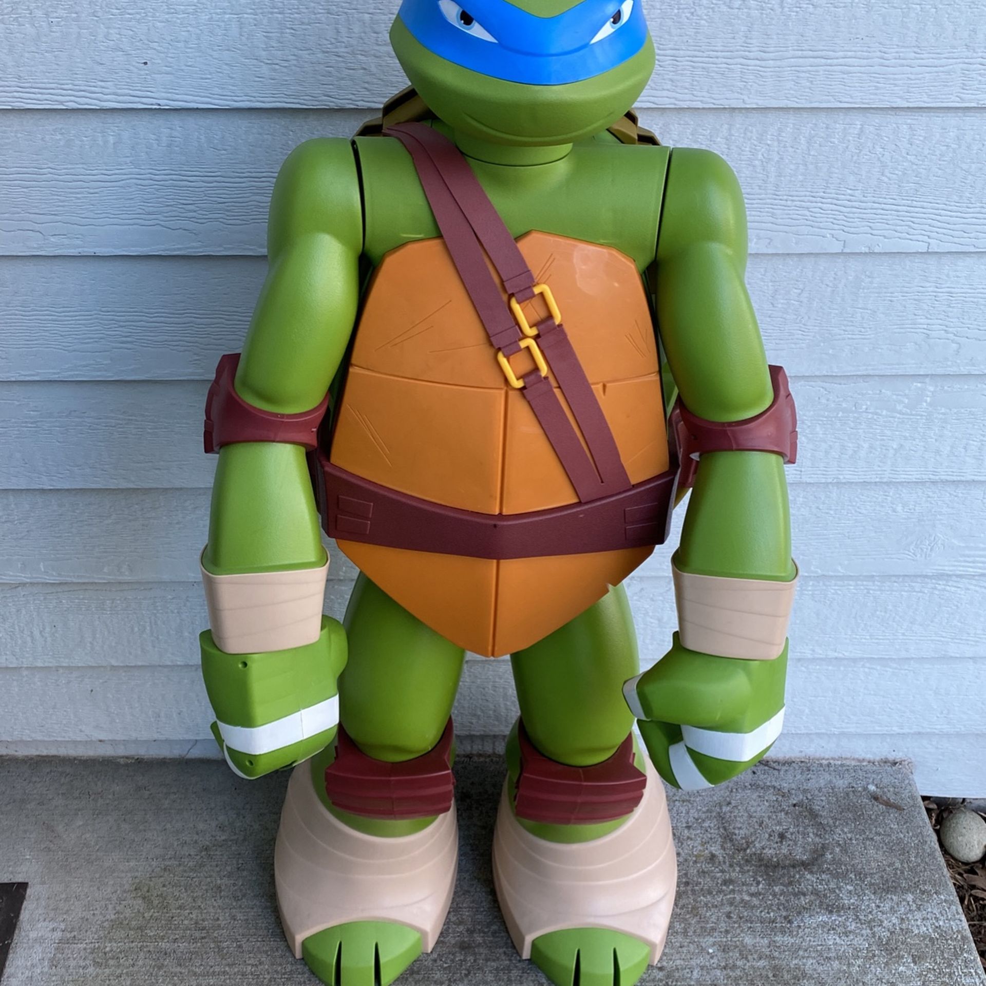 Colossal 4 Feet Tall Leonardo Teenage Mutant Ninja Turtle