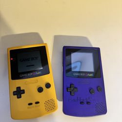 2 Gameboy Colors.