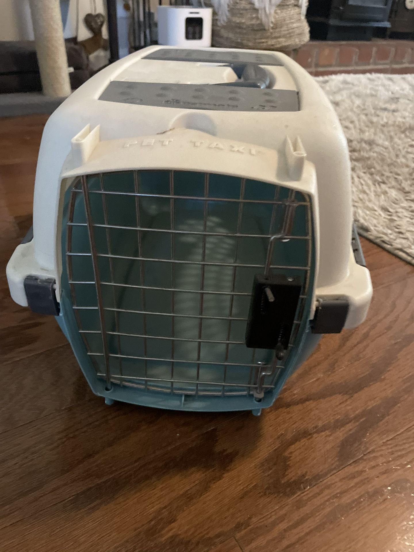 Small Dog/ Cat/ Pet Kennel 