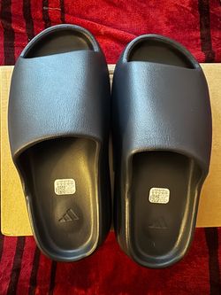 Yeezy slide size 10 (original)