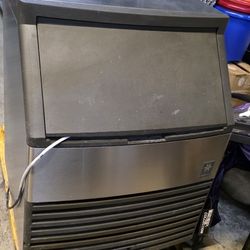 Manitowoc 220lb Undercouter Ice Maker