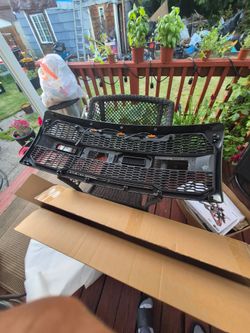 New grill  ford f-150  2015-17