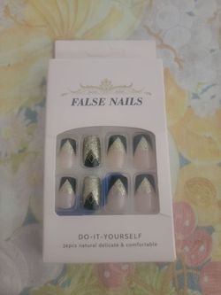Press-On Nail Kit