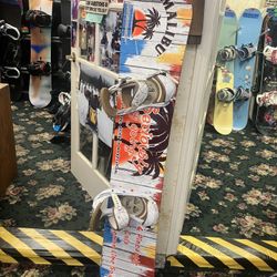 149 cm Malibu Snowboard w/ Medium Burton Bindings🏂All Mountain🏂Super Fun Board to Ride☃️If you don’t Like Attention It’s Not For You!