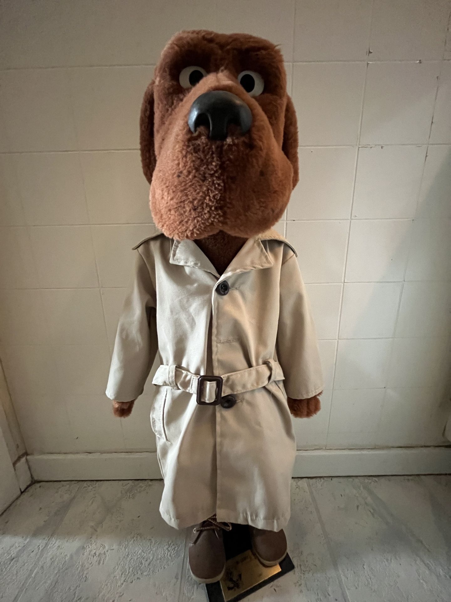 McGruff the crime dog puppet W/stand– vintage 1987- Class Room Model