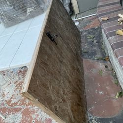 FREE DOOR FOR STOGARE