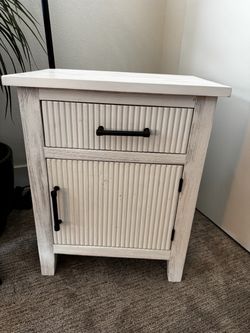 White wooden nightstand w Outlet & Charging