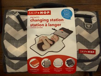 NWT Skip hop Changing Station 