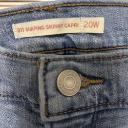 2 Pairs Levi’s Women’s Plus Size Capris And Boyfriend Jeans