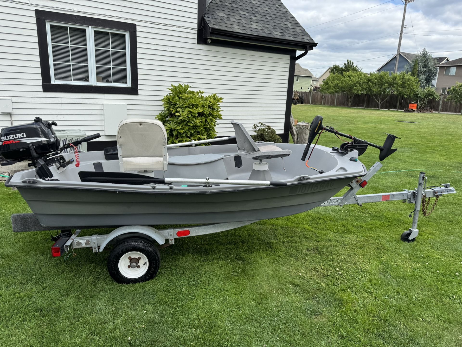 10.5’. 2 Person Fishing Boat