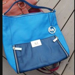 MICHAEL KORS  2 TONE BLUE TOTE BAG 