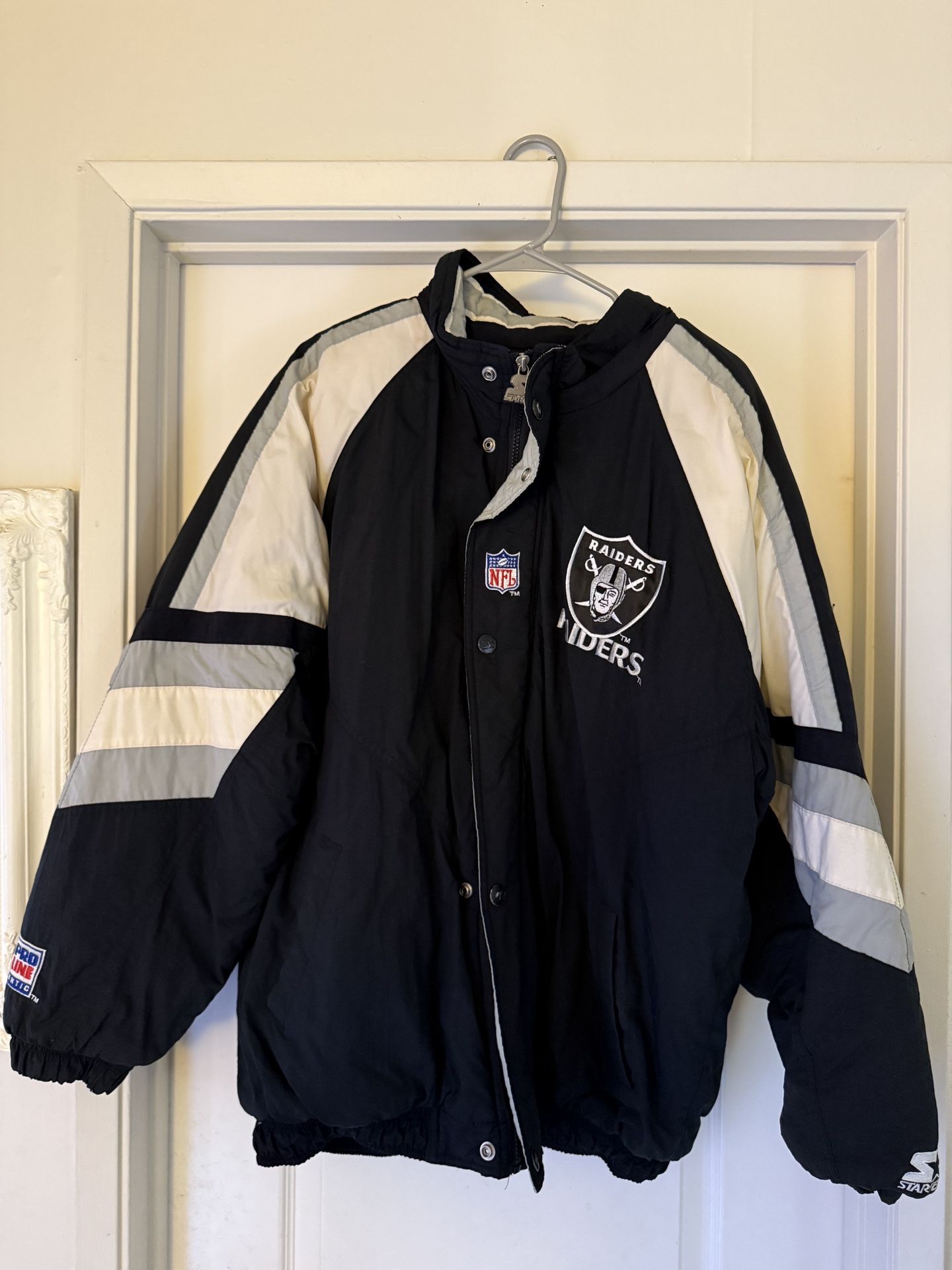 Raiders Men's Starter jacket Large (Damaged See Pics)