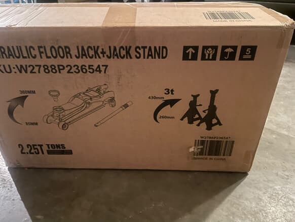 2.5 Ton Jack Two 3 Ton Jack .. New In Box $100