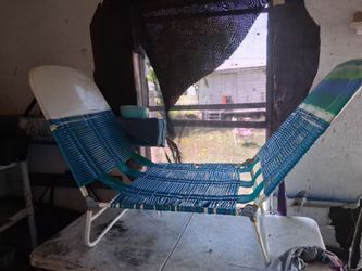 2 vintage tri-folding lounge chairs