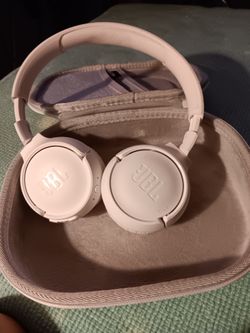 Cordless JBL headphones Wcase & Charger