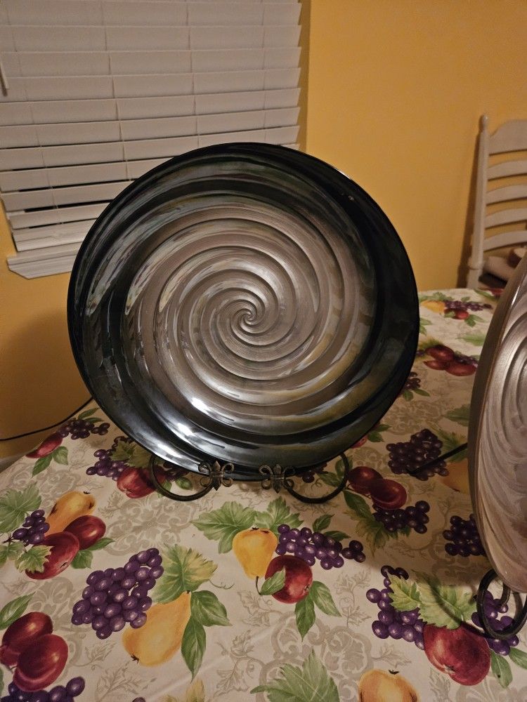 2 Decorative Plates On Stands