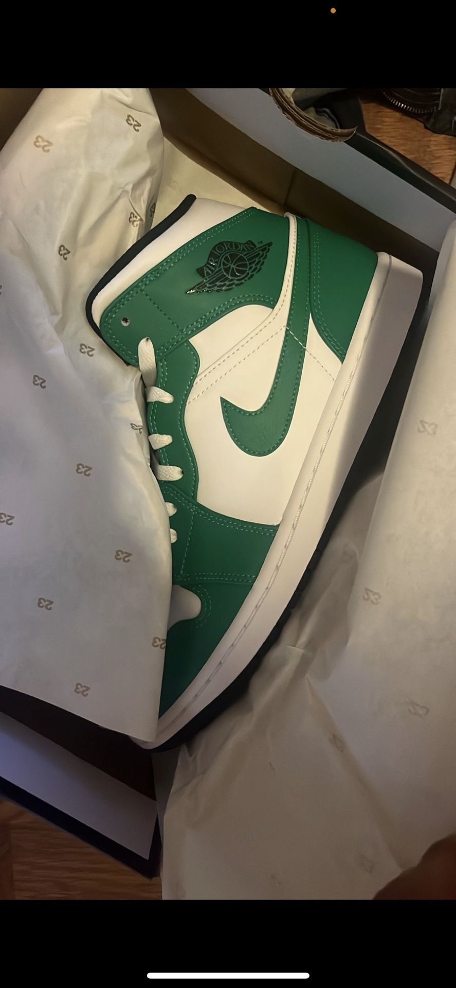 Nike Air Jordan Retro 1 Mid Lucky Green