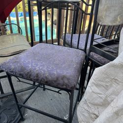 4 Bar Stools 