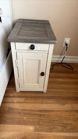 Set of 2 Farmhouse Nightstand with Drawer and Cabinet