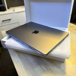 MacBook Pro 14 Inch 16GB