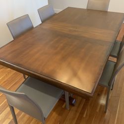 Beautiful Wood Extendable Table - Excellent Condition