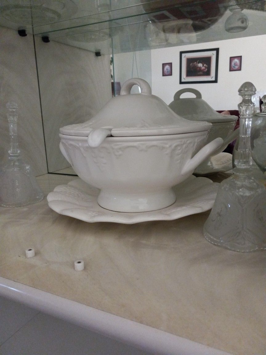 Gravy Bowl And Tea Sets