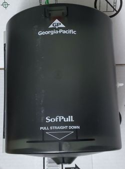 Georgia-Pacific SofPull Center Pull Paper Towel Dispenser