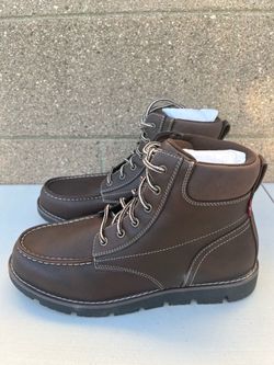 New In box . Levis Dean Boot Men Brown Casual Shoes - US 10
