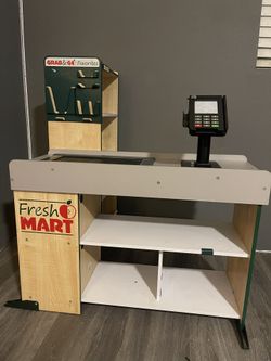 Melissa & Doug Freestanding Wooden Fresh Mart Grocery Store