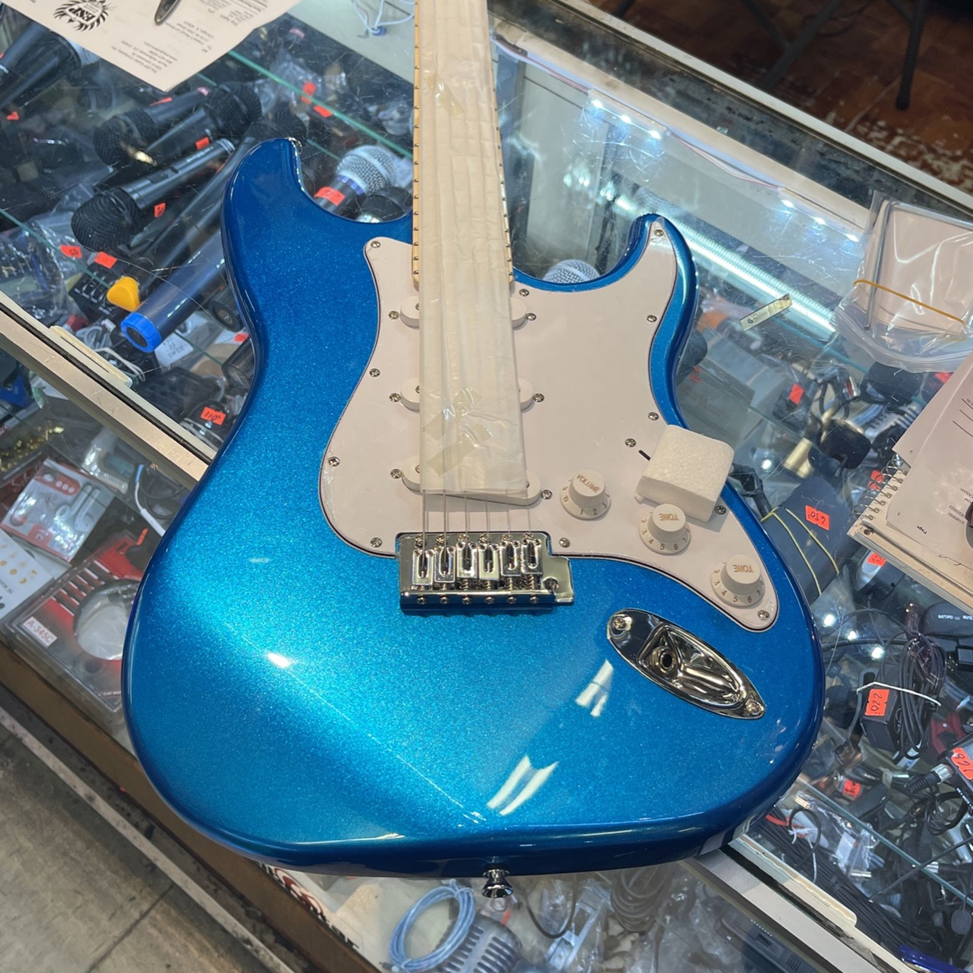 Bew Guitar With Bag And Cable 